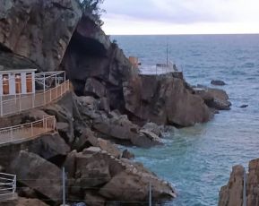 Sestri Levante, crolla la scogliera vicino all'hotel dei Castelli