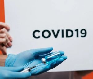 Covid, calo di contagi in Liguria. L'assessore Gratarola: "Non abbassiamo la guardia, vaccinarsi è l'arma più efficace"