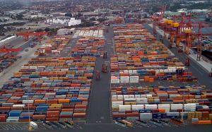 Gioia Tauro, record per il porto: 17 navi attraccate in contemporanea in banchina