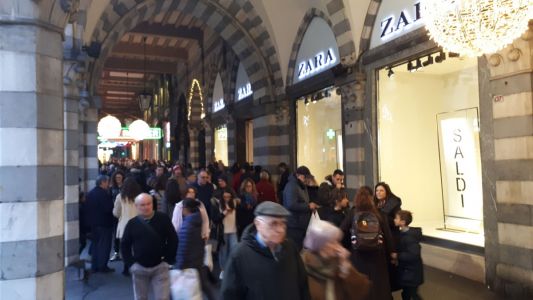 Genova, acquisti a rilento nel primo giorno di saldi: il bilancio di Confesercenti