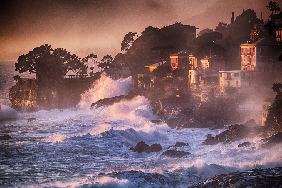 Liguria, tra stasera e domani forti venti sulla costa: possibili anche mareggiate
