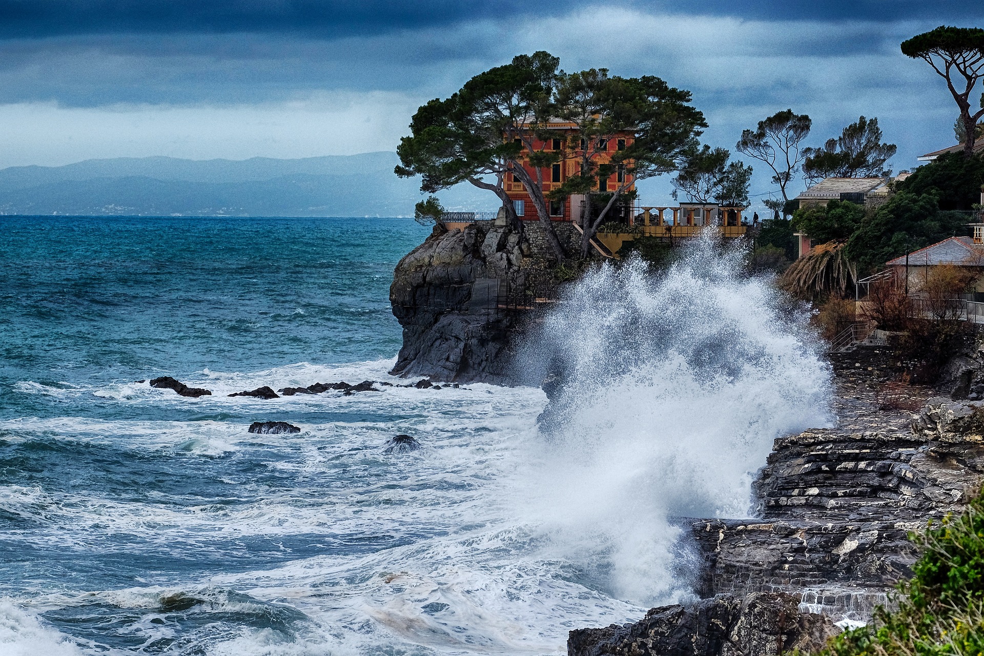 Liguria, arriva il freddo: domani vento e burrasca, da martedì calo delle temperature