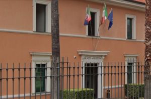 Bimbo picchiato a Ventimiglia, il procuratore di Imperia Lari: "Gli accertamenti escludono il maltrattamento"