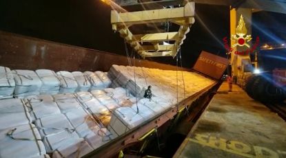 Genova, svuotata e raddrizzata la nave che si era inclinata al Terminal Messina