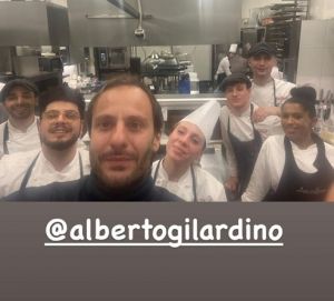 Genoa, Gilardino ospite al ristorante San Giorgio: poi la foto con i componenti della brigata 