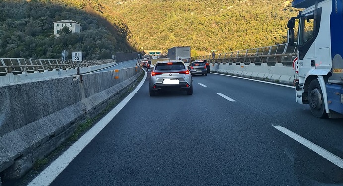 Incidente in A12, scontro tra due automobili tra Chiavari e Rapallo: due feriti