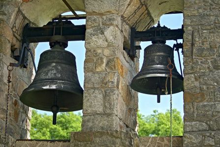Savona-Noli, il vescovo regolamenta l'uso delle campane: "Tempi ridotti e intensità diminuita per i rintocchi"