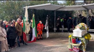 Riva Trigoso, commozione e parole toccanti alla cerimonia laica per salutare Andrea Demattei