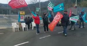 Arenzano, quarto giorno di sciopero e presidio alla Bocchiotti. I sindacati: "La Prefettura convochi un tavolo"
