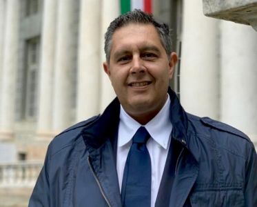 Geo Barents attracca al porto della Spezia, il presidente Toti: "Orgoglioso dell'accoglienza della Liguria"