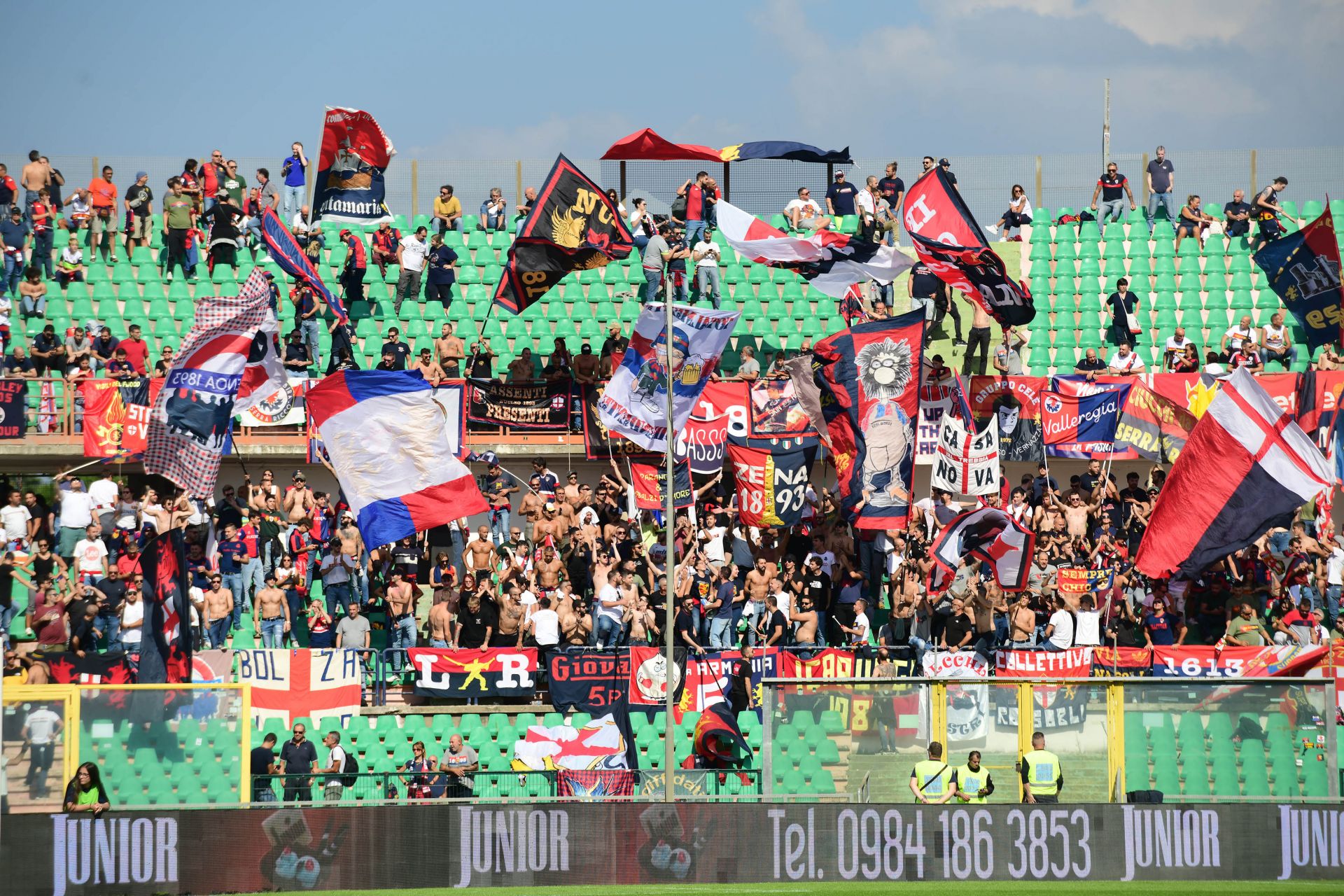 Genoa, disordini prima della partita di Terni: sei ultras avranno l'obbligo di dimora e permanenza domiciliare durante le gare dei rossoblù