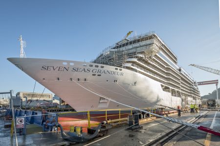 Ancona, cerimonia di varo per la Seven Seas Grandeur: è la nave da crociera di lusso di Norwegian Cruise