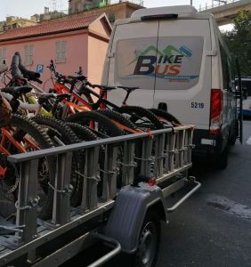 Genova, accordo tra Città Metropolitana e AMT: da aprile sarà possibile trasportare biciclette. Ecco su quali linee