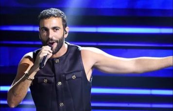 Festival Sanremo, è Marco Mengoni il vincitore della 73esima edizione. "Premio dedicato alle donne in gara"