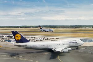 Guasto informatico, caos per i voli Lufthansa: niente atterraggi a Francoforte