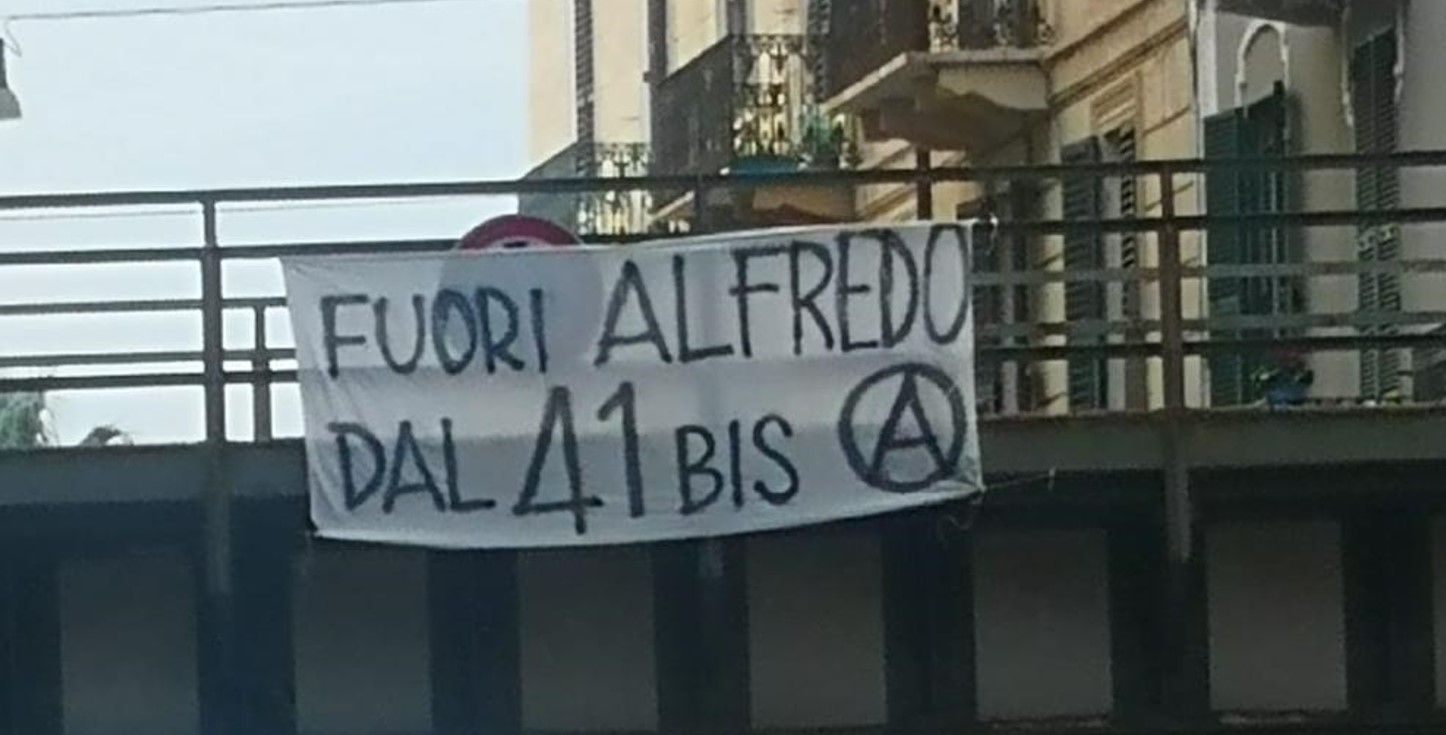 Savona, striscione a sostegno di Cospito: controlli dei carabinieri