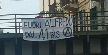 Savona, striscione a sostegno di Cospito: controlli dei carabinieri