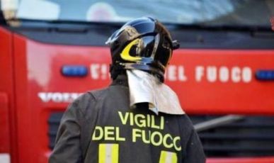 Lavagna, a fuoco sottotetto di una palazzina: una persona rimasta intossicata
