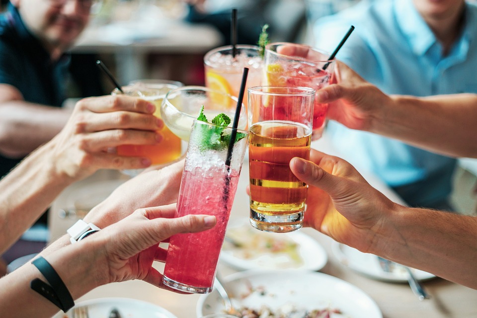 Albissola Marina, sospesa la licenza di un bar che vendeva alcolici ai minorenni