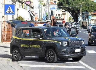Sanremo, trasportava 78 kg di droga sul furgone: arrestato