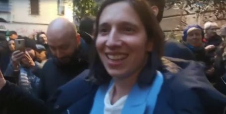 Primarie Pd, Schlein in piazza a Genova: "Lotteremo contro le diseguaglianze, sì allo ius soli"