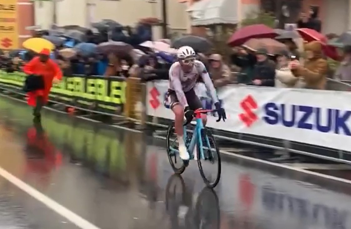 Ciclismo, il Trofeo Laigueglia parla francese: vince Nans Peters, poi un terzetto di italiani