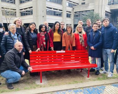 Genova, inaugurata una "panchina rossa" ai Giardini Baltimora