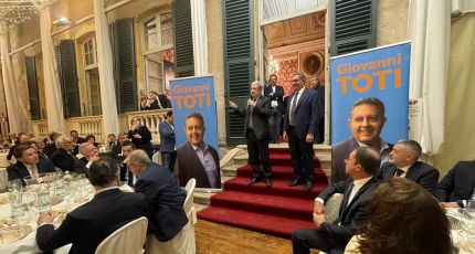 Genova, 350 persone alla cena elettorale del presidente Toti: "In Liguria si fa politica, quella vera"
