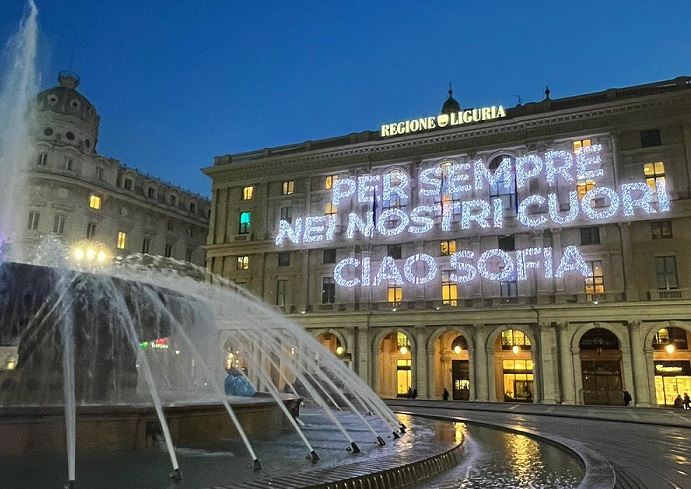 Addio a Sofia Sacchitelli, il messaggio sulla facciata del Palazzo della Regione: "Per sempre nei nostri cuori"