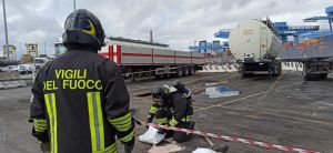 Genova, sversamento nel porto: sostanza chimica sconosciuta in Calata Oli Minerali