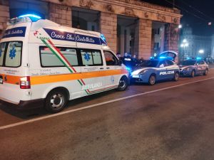Genova, ubriaco aggredisce in strada coppia di fidanzati: interviene la polizia 