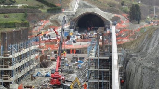 Liguria protagonista a livello d'investimenti: Terzo Valico, nuova diga a Genova e banchine elettrificate a La Spezia. Toti: "Modello da seguire"