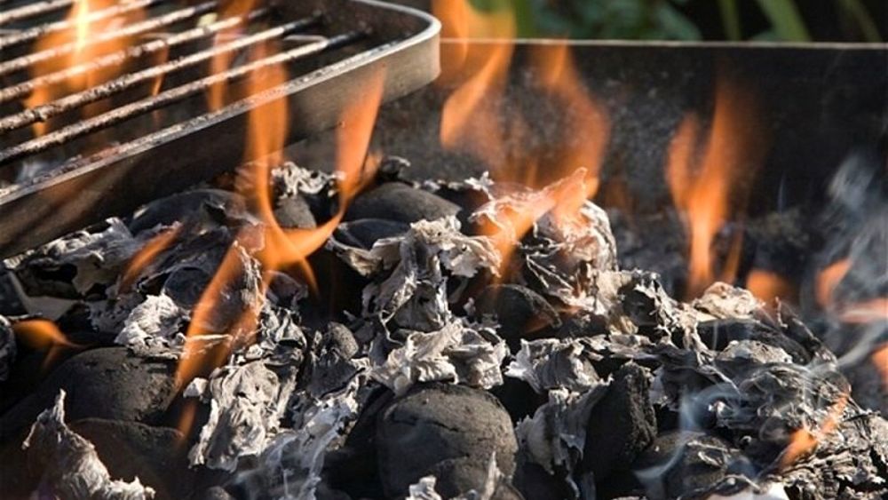 Bordighera, barbecue prende fuoco e incendia una casa: undici persone in ospedale