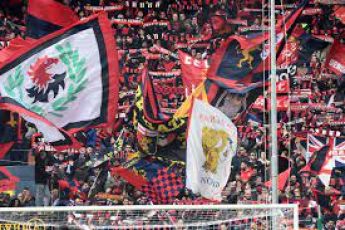 Genoa verso il record di spettatori con la Reggina, giochi di luce da parte dei tifosi