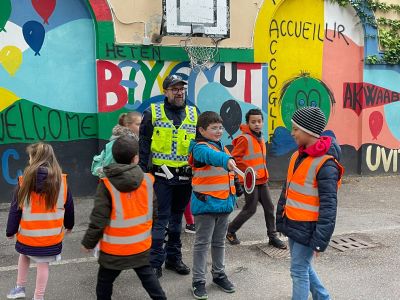 Genova, 25 anni per il progetto 'Pedibus' dell'istituto Spinola: ogni giorno 53 bambini vanno a scuola a piedi (e in sicurezza)