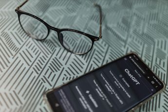 In Italia stop a ChatGpt: il sistema di intelligenza artificiale non rispetta la disciplina sulla privacy
