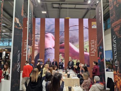 Vinitaly 2023, Liguria presente con 40 aziende. Il presidente Toti e il vice Piana: "Nostra regione area di eccellenze enogastronomiche"