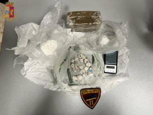 Genova, nascondeva la droga in un uovo di Pasqua: arrestato un 31enne