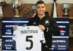 Spezia, stagione finita per Joao Moutinho: si opererà al malleolo 