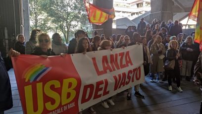 Genova, sciopero dei lavoratori della cooperativa Lanza del Vasto: "Da mesi non riceviamo lo stipendio"
