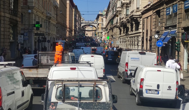 Protesta edili a Genova, il presidente Toti: "Necessario intervenire su crediti incagliati, ma bloccare una città non è la soluzione"