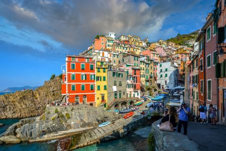 Liguria, boom turisti per vacanze pasquali, anche nelle Cinque Terre. Sindaco Riomaggiore: "Serve legge speciale per flussi"