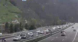 Autostrade, traffico e incidenti: code sulla A10, sulla A26 e al confine con la Francia