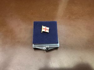 Genova, la sorpresa da "uovo di Pasqua" di Bucci: a consiglieri e assessori una spilletta con la bandiera di San Giorgio