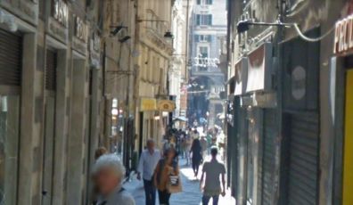 Genova, 16enne accoltellata da un conoscente all'alba in via San Luca