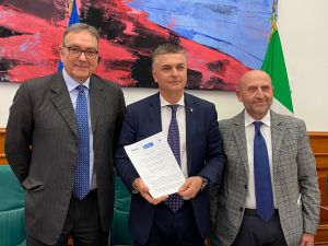 Sicurezza sul lavoro, firmato protocollo d'intesa tra Inail, Assoporti e il viceministro Rixi