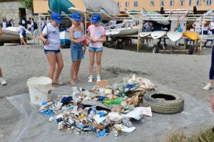 Bogliasco, torna la giornata dedicata alla pulizia della spiaggia: coinvolti bambini e ragazzi