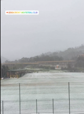 Genova, la violenta grandinata non risparmia il campo del Genoa a Pegli che si ricopre di bianco