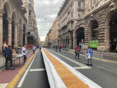Genova in festa per la focaccia più lunga del mondo. I panificatori : "Risorsa fondamentale per l'economia della città"