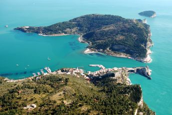 Genova, Carabinieri della Forestale della Spezia sequestrano cantiere sull'isola Palmaria: lavori iniziati senza permessi